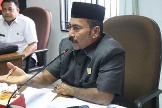 DPRD Pekanbaru : Satpol PP Cuma Berani Sama PKL, Bando Ilegal Tak Dipotong