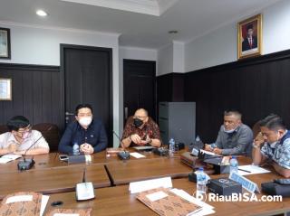 Terkait Izin Hiburan, Pengelola The Peak Apartemen Pekanbaru Dipanggil Komisi I