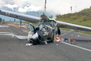 Innalillahi, Pesawat Smart Air Jatuh di Bandara Aminggaru Ilaga, Bupati Sampaikan Duka Mendalam