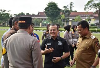 Ketua DPRD Pekanbaru Saksikan Pemusnahan Barang Bukti Hasil Operasi Cipta Kondisi di Polda Riau