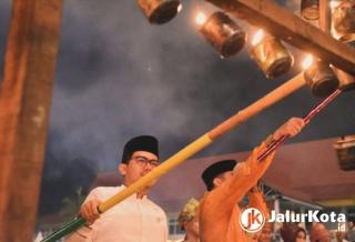 Ginda Burnama Ikuti Pembukaan Festival Lampu Colok di Halaman MPP Pekanbaru