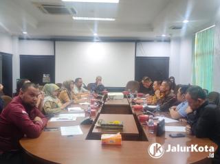 Komisi IV DPRD Pekanbaru Hearing PT Sumatera Kemasindo Terkait Dugaan Pencemaran Limbah