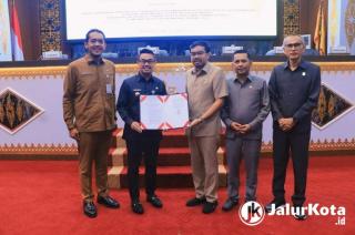 Melalui Rapat Paripurna, DPRD Pekanbaru Sampaikan Rekomendasi Pansus Terhadap LKPj Pemko Pekanbaru Tahun 2023