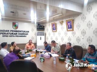 Bahas 4 Ranperda, Bapemperda DPRD Pekanbaru Adakan Rapat Kerja