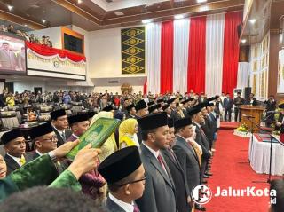 50 Anggota DPRD Kota Pekanbaru Resmi Dilantik